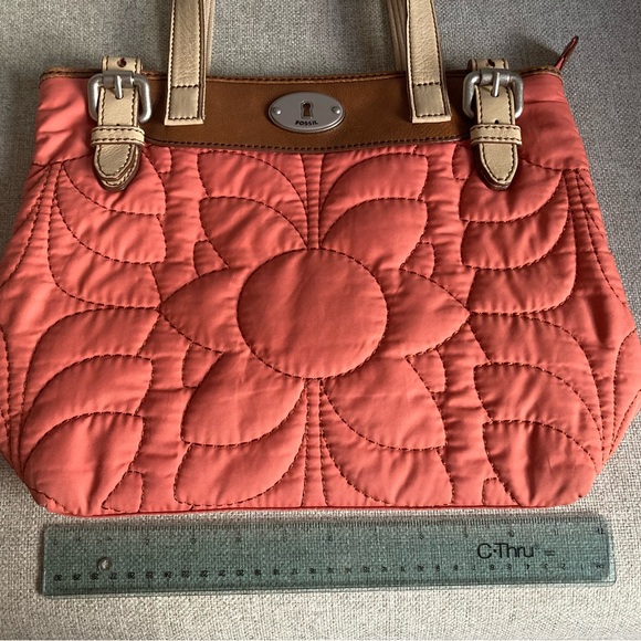 Large Fossil shoulder bag with coral colored quilted fabric - Picture 7 of 8